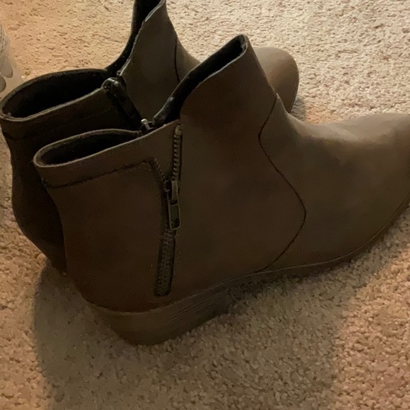 Boot - Picture 4 of 4